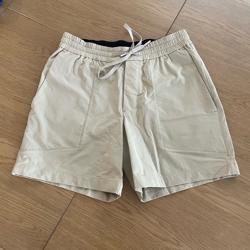 Lulu lemon Men’s Bowline 5” shorts